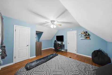 525 Sunset Drive Elgin IL 60123