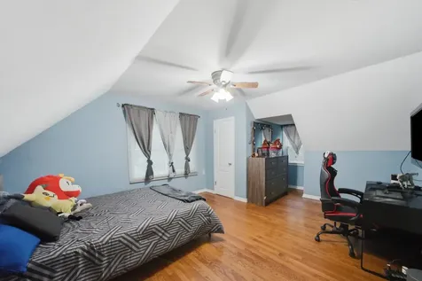525 Sunset Drive Elgin IL 60123
