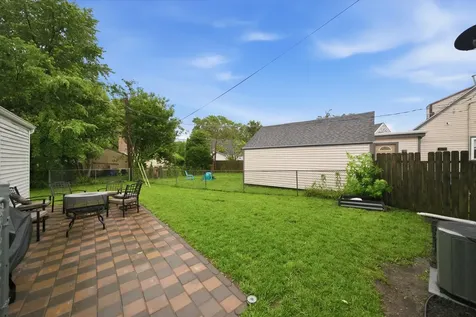525 Sunset Drive Elgin IL 60123