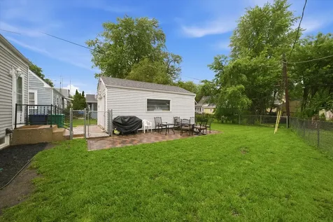525 Sunset Drive Elgin IL 60123