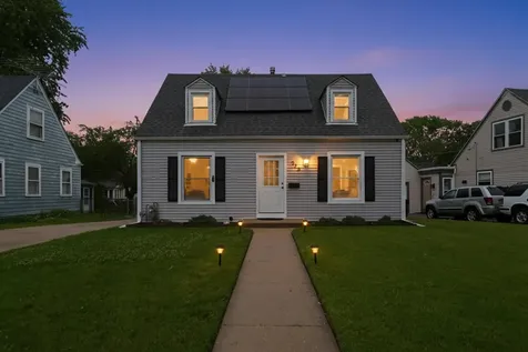 525 Sunset Drive Elgin IL 60123