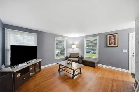 525 Sunset Drive Elgin IL 60123
