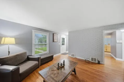 525 Sunset Drive Elgin IL 60123