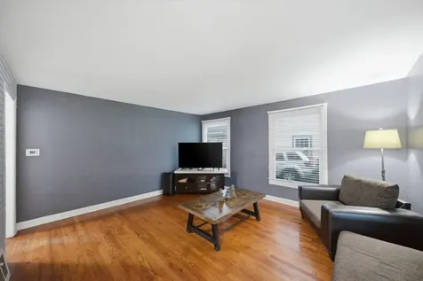 525 Sunset Drive Elgin IL 60123