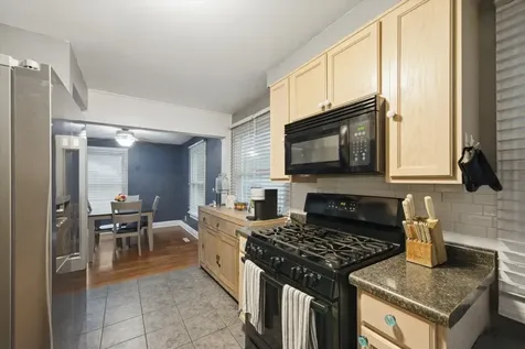 525 Sunset Drive Elgin IL 60123