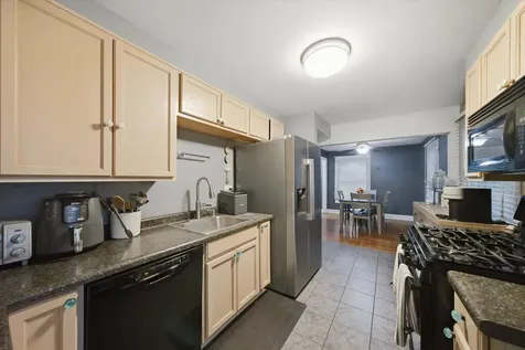 525 Sunset Drive Elgin IL 60123