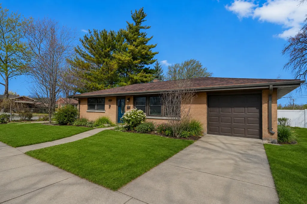 3749 Kemman Avenue Brookfield IL 60513