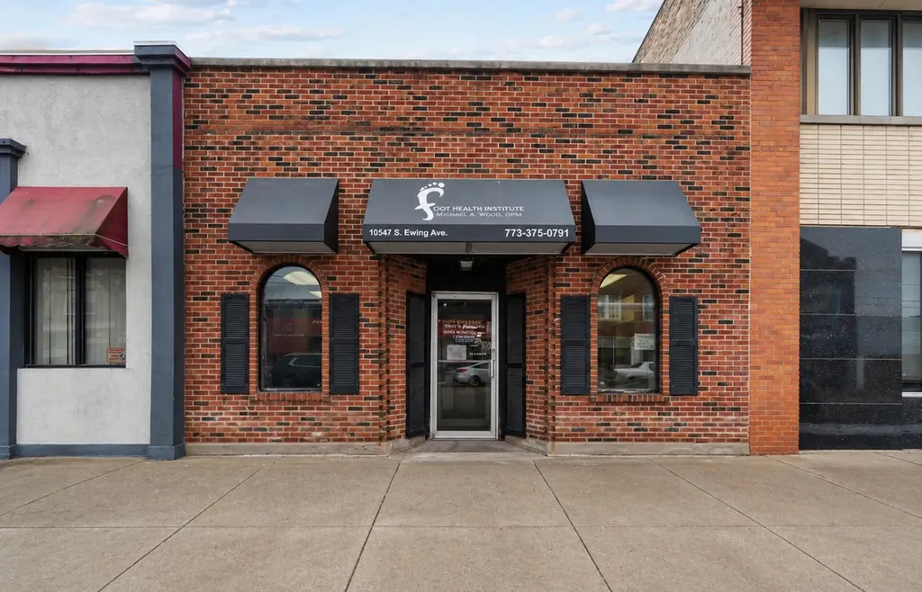 10547 South Ewing Avenue Chicago IL 60617