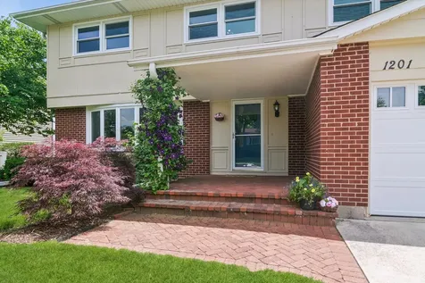 1201 East Barberry Lane Mount Prospect IL 60056