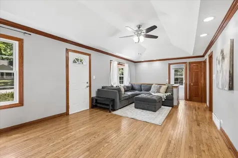 116 Valley Drive Cary IL 60013