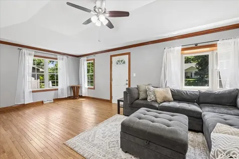 116 Valley Drive Cary IL 60013