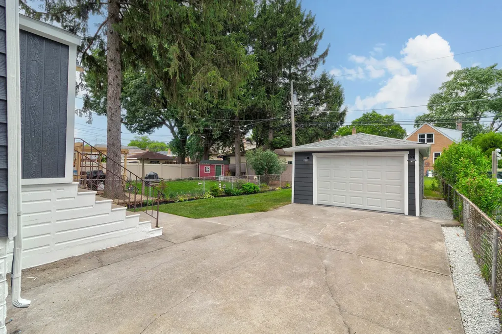 10528 South Lawndale Avenue Chicago IL 60655