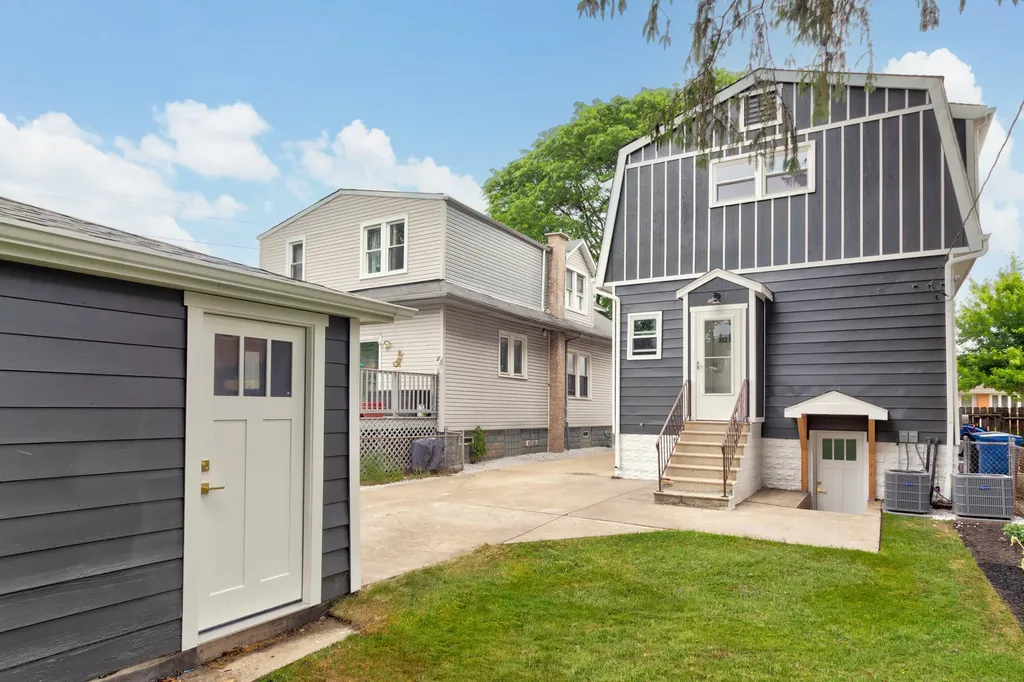 10528 South Lawndale Avenue Chicago IL 60655