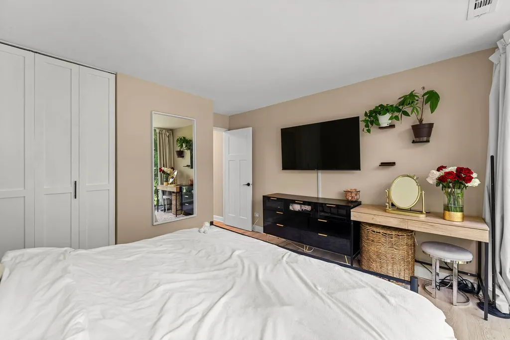 5810 Oakwood Drive Lisle IL 60532