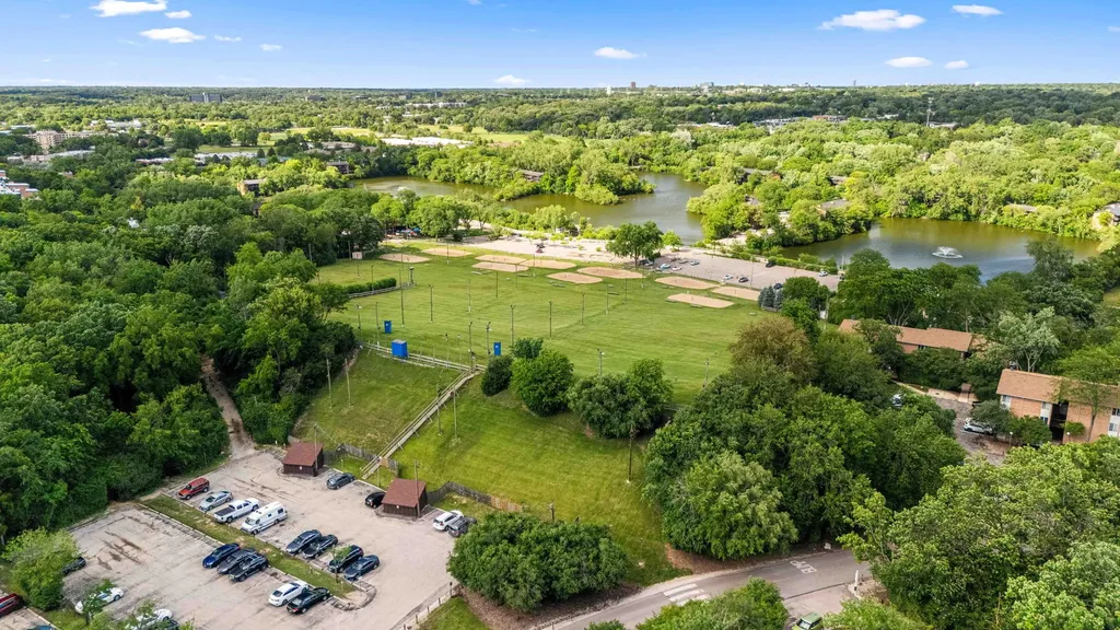 5810 Oakwood Drive Lisle IL 60532