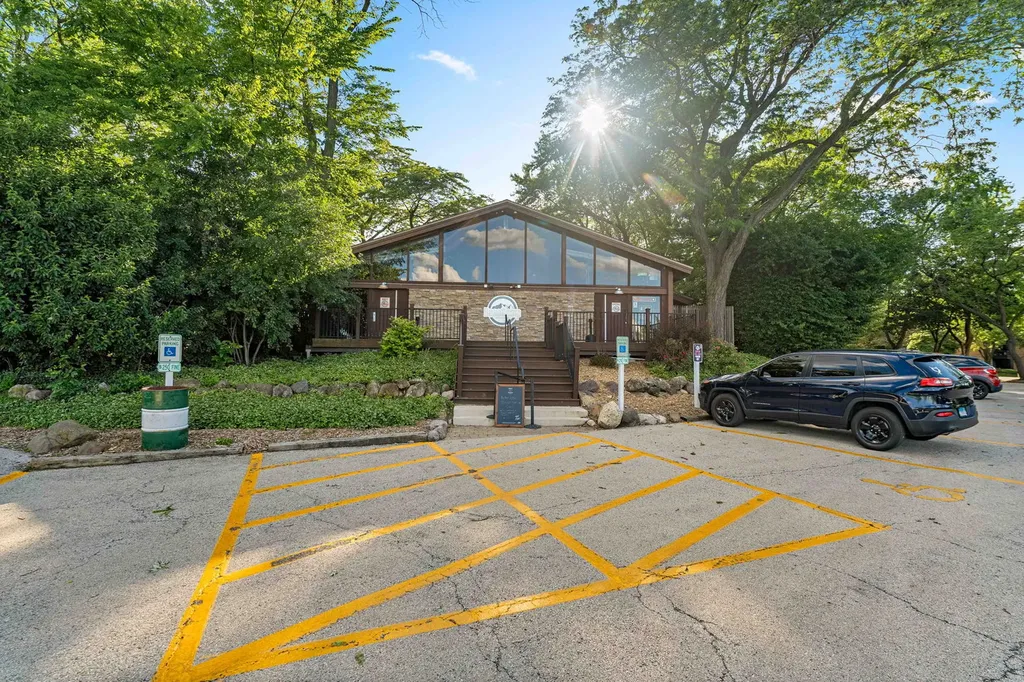 5810 Oakwood Drive Lisle IL 60532