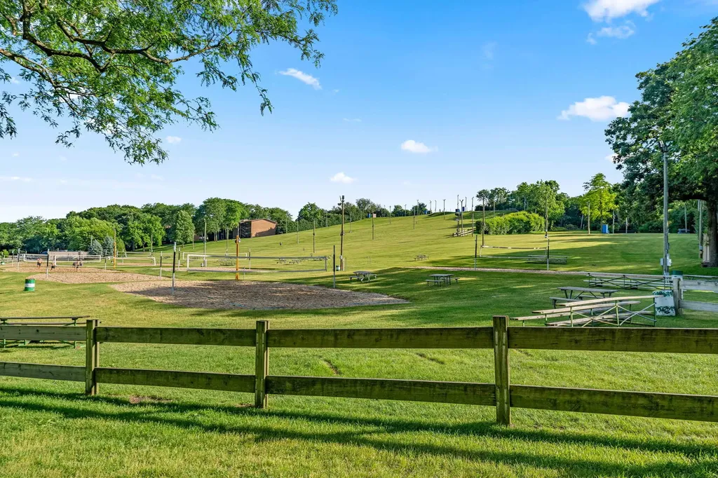 5810 Oakwood Drive Lisle IL 60532