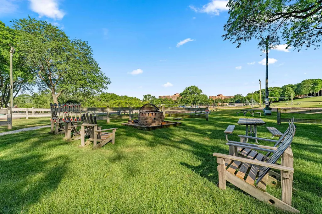 5810 Oakwood Drive Lisle IL 60532