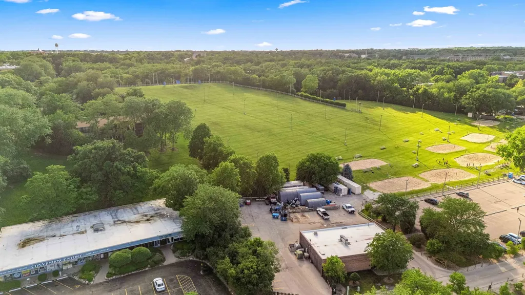 5810 Oakwood Drive Lisle IL 60532