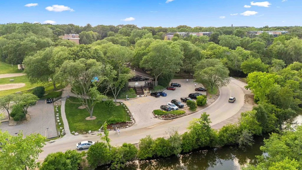 5810 Oakwood Drive Lisle IL 60532