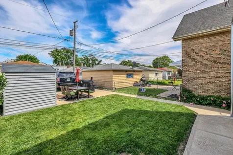 1323 Gunderson Avenue Berwyn IL 60402