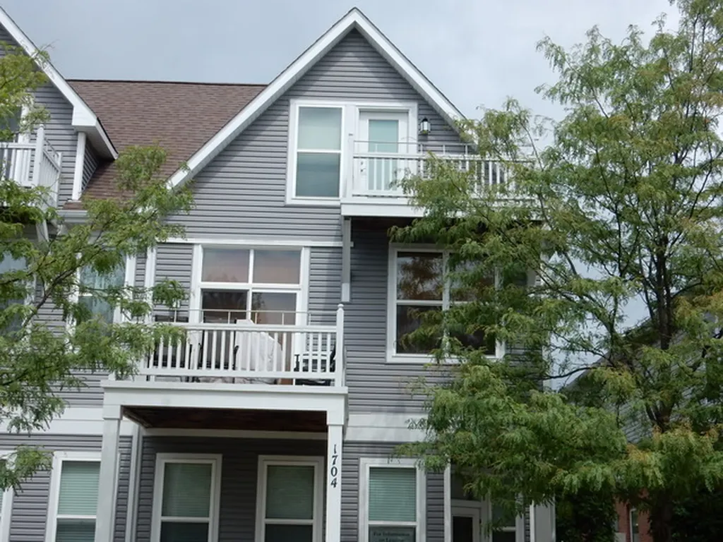 1702 Simms Street Aurora IL 60504