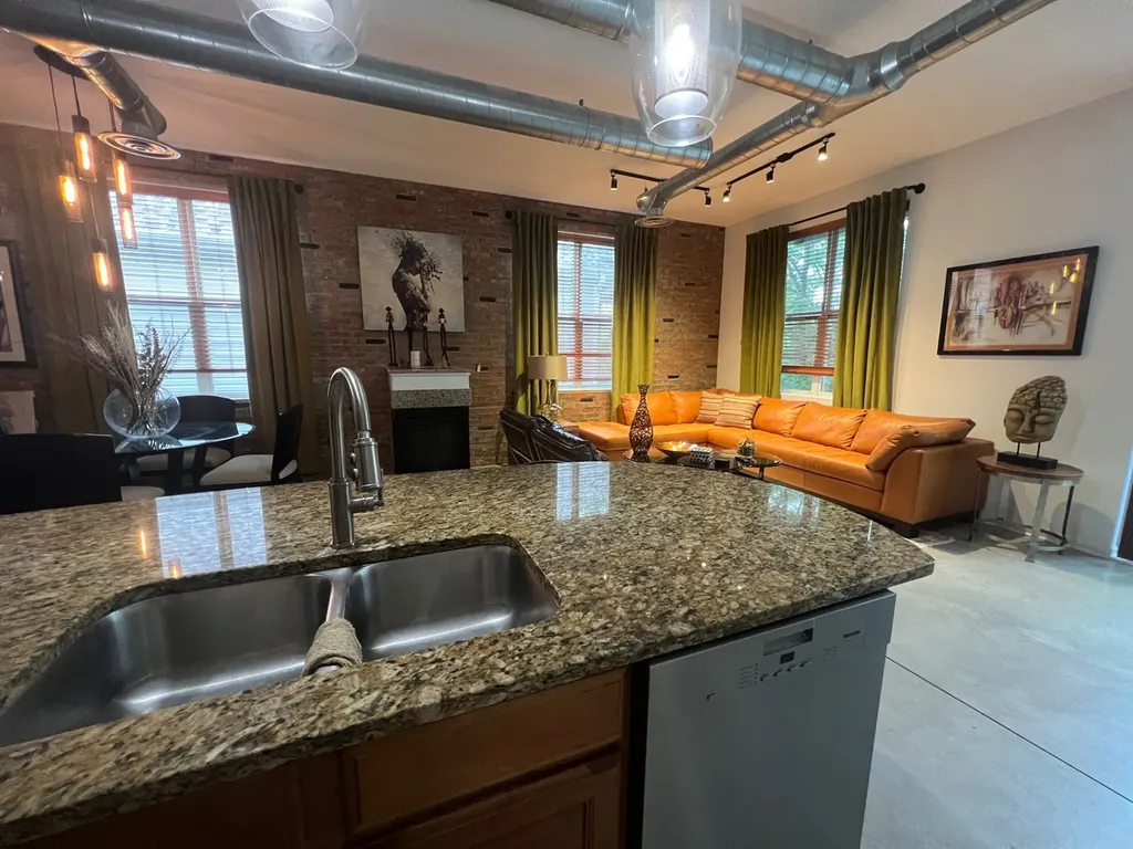 1702 Simms Street Aurora IL 60504