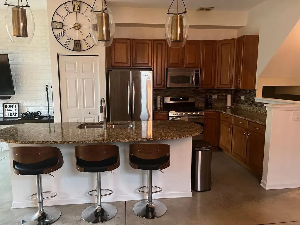 1702 Simms Street Aurora IL 60504
