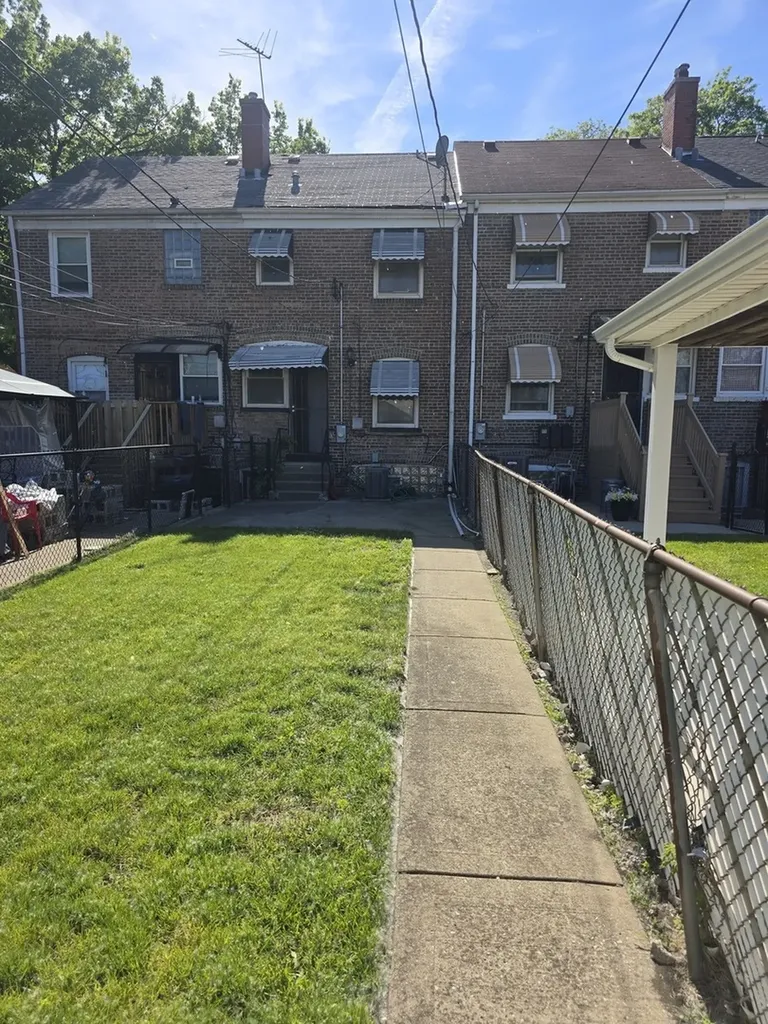 8457 South Bennett Avenue Chicago IL 60617