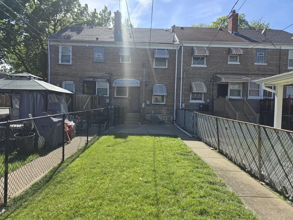 8457 South Bennett Avenue Chicago IL 60617