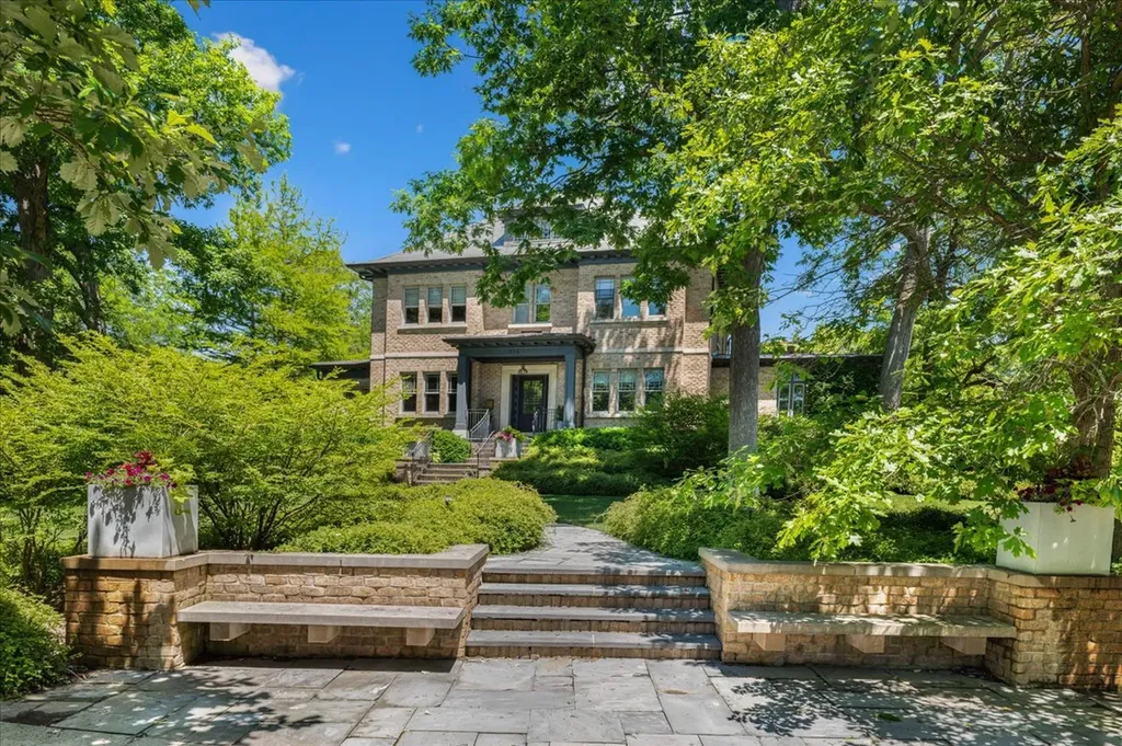 395 Greenleaf Avenue Glencoe IL 60022