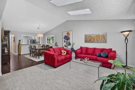 915 23RD Avenue East Moline IL 61244