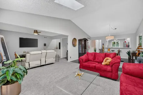 915 23RD Avenue East Moline IL 61244