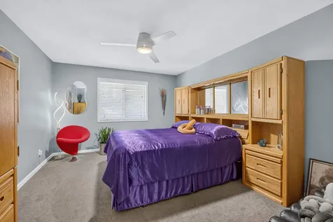 915 23RD Avenue East Moline IL 61244