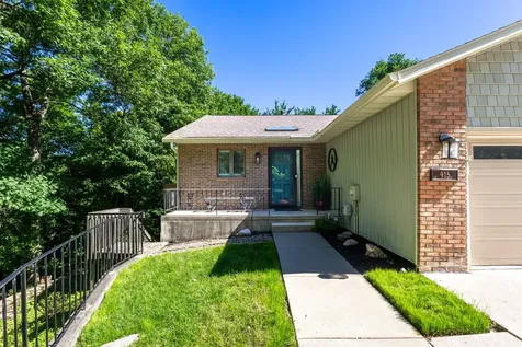 915 23RD Avenue East Moline IL 61244