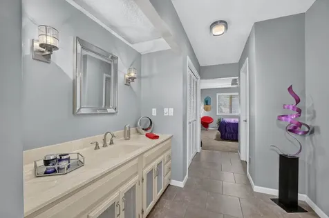 915 23RD Avenue East Moline IL 61244
