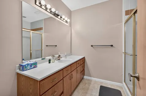 915 23RD Avenue East Moline IL 61244