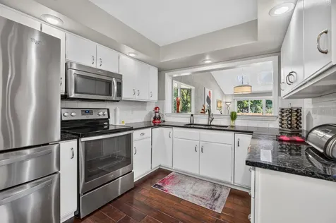 915 23RD Avenue East Moline IL 61244