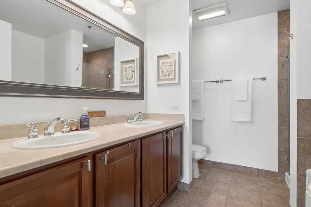 125 East 13th Street Chicago IL 60605