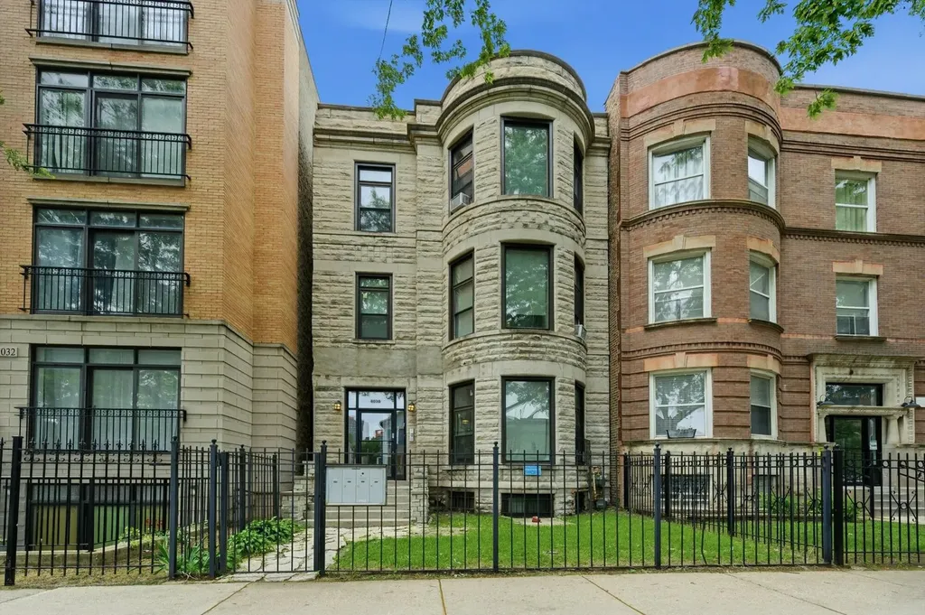 4030 South Indiana Avenue Chicago IL 60653