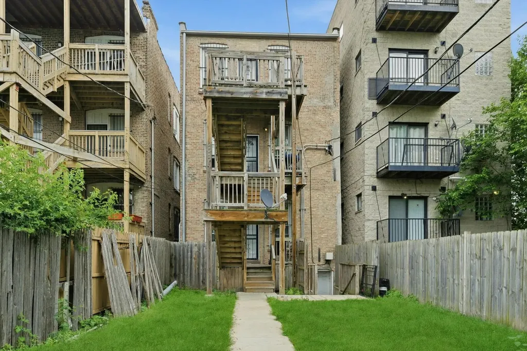 4030 South Indiana Avenue Chicago IL 60653