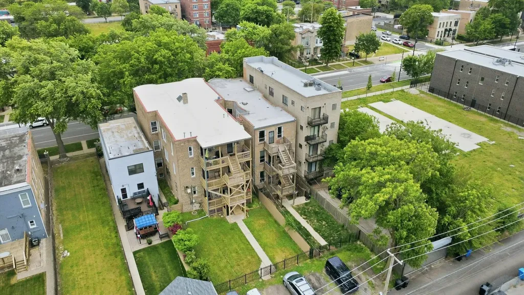4030 South Indiana Avenue Chicago IL 60653