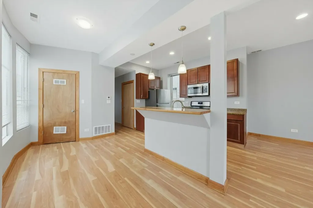 4030 South Indiana Avenue Chicago IL 60653