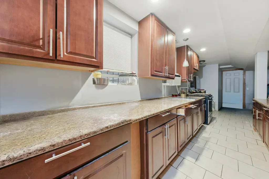 4030 South Indiana Avenue Chicago IL 60653