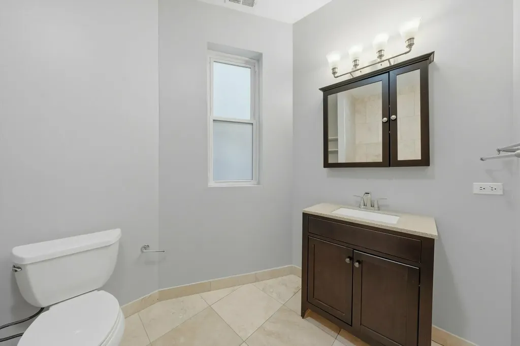 4030 South Indiana Avenue Chicago IL 60653