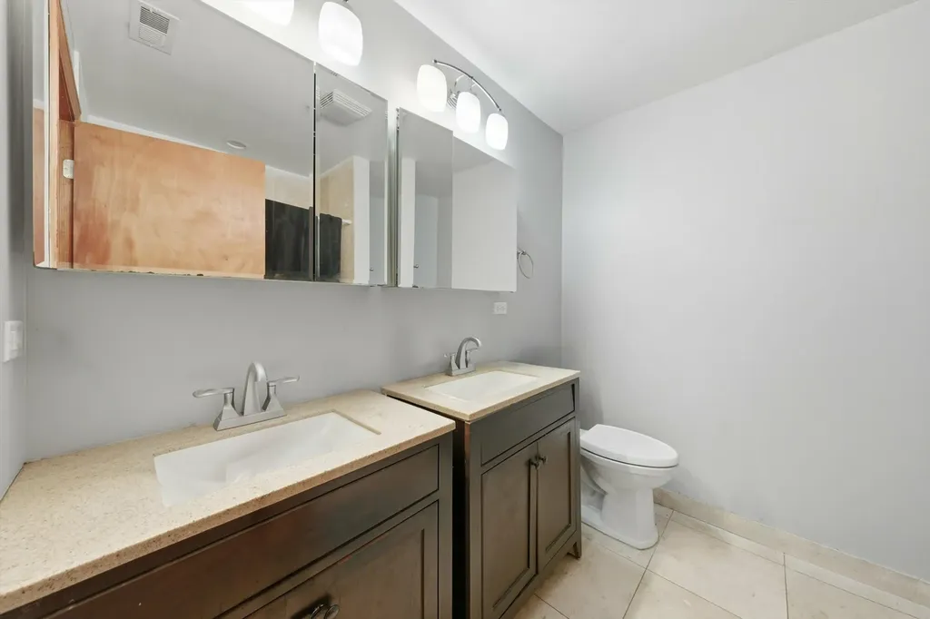 4030 South Indiana Avenue Chicago IL 60653