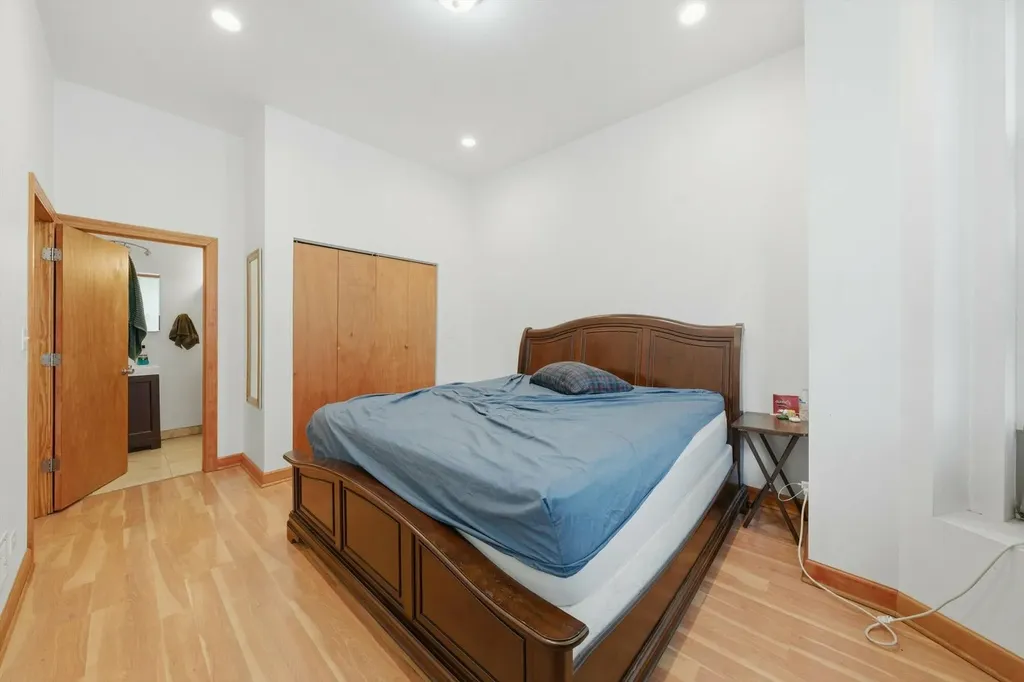 4030 South Indiana Avenue Chicago IL 60653