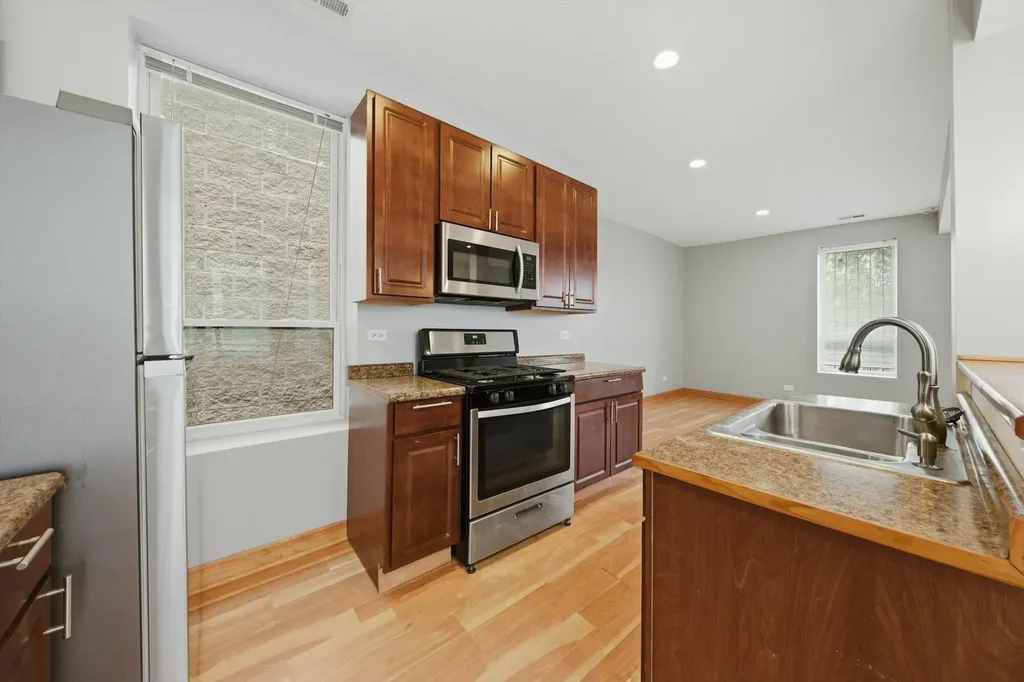4030 South Indiana Avenue Chicago IL 60653