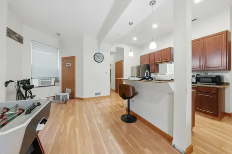 4030 South Indiana Avenue Chicago IL 60653