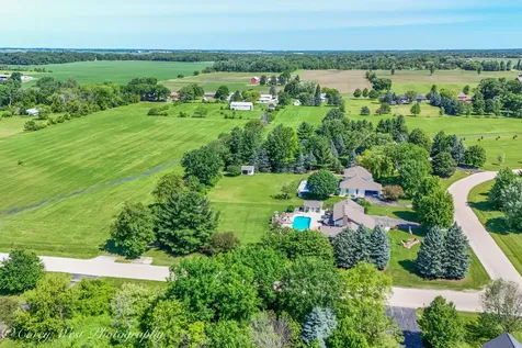 1545 Sunflower Drive Sycamore IL 60178